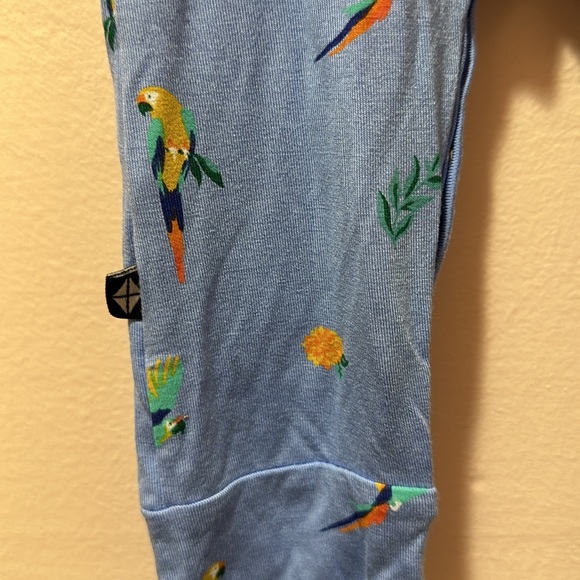 Kyte Baby Macaw Snap Romper 6-12 - Picture 4 of 4